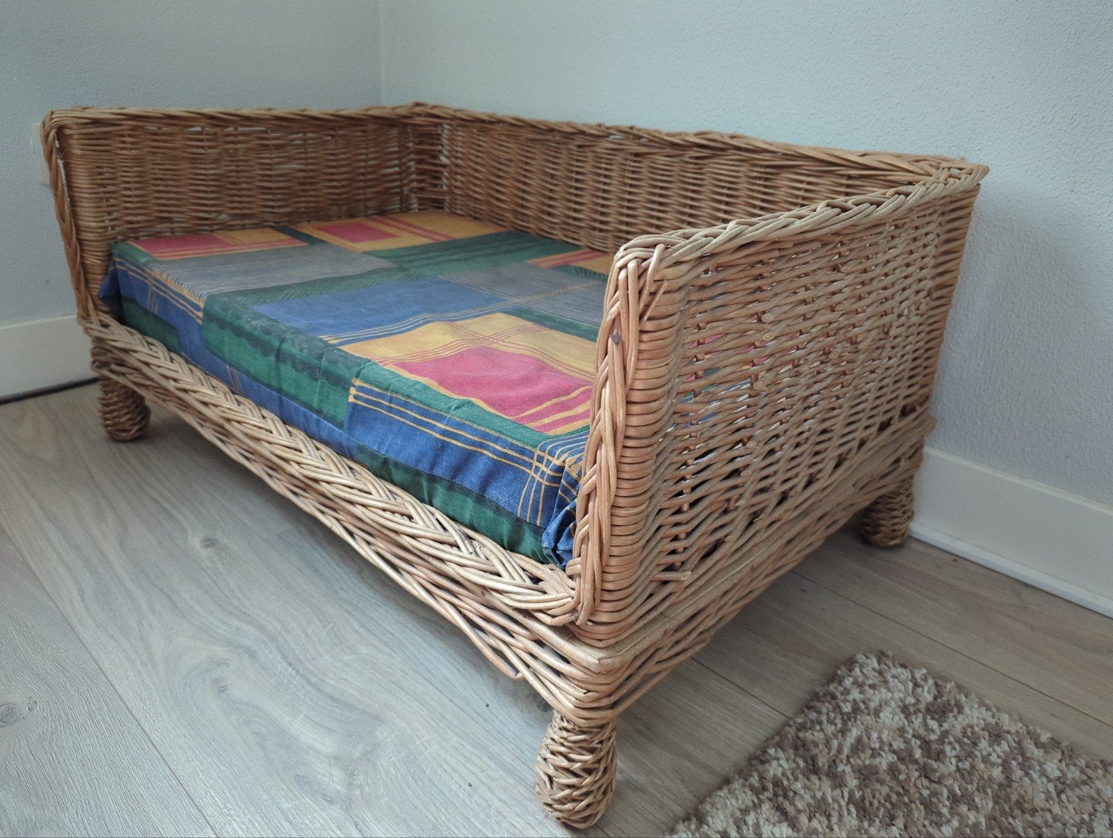Luxe rotan hondenbed met matras, Ophalen, Gebruikt, Riet