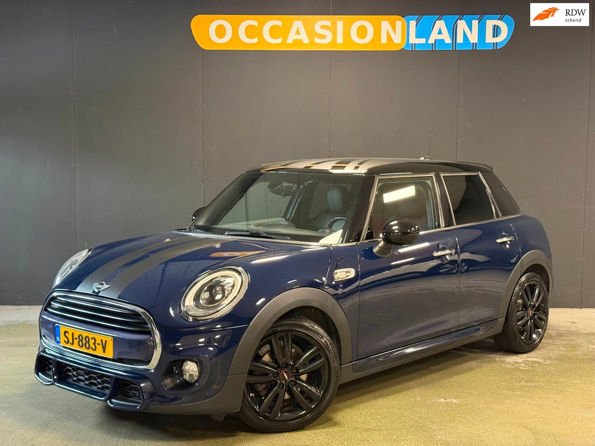 Mini Mini 1.5 Cooper Serious Business JCW|KEYLESS|LED|CRUISE, Auto's, Mini, 136 pk, Gebruikt, Blauw, 49 €/maand