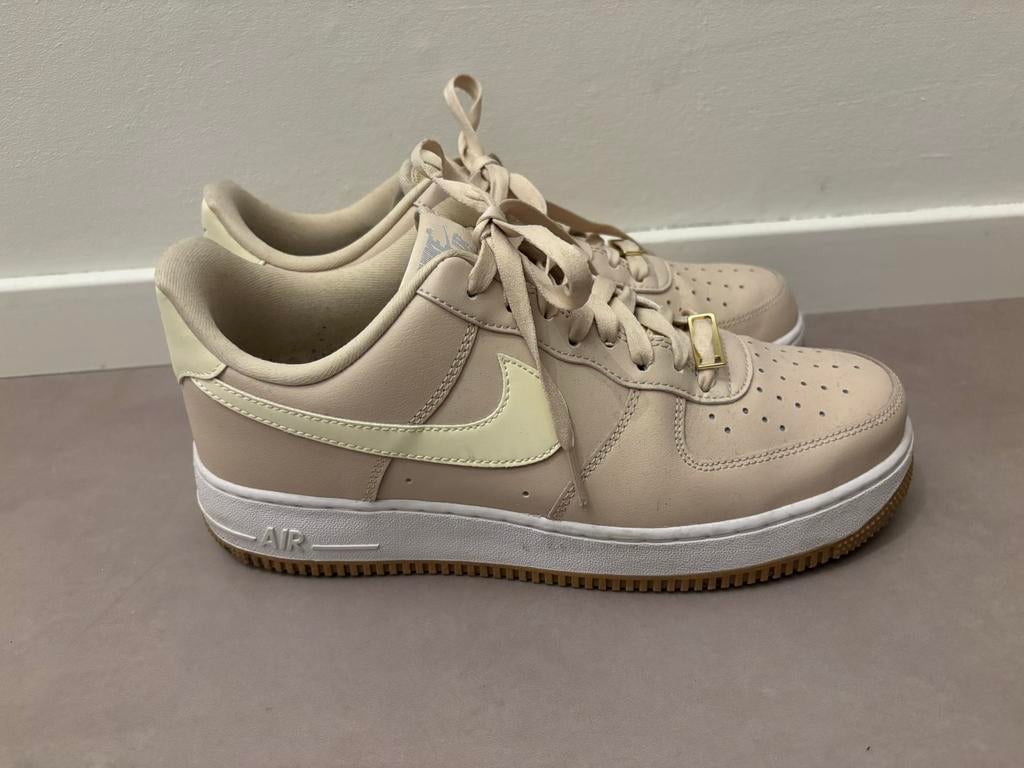 Nike schoenen roze/beige, maat 42,5 - Zo goed als nieuw, Ophalen of Verzenden, Zo goed als nieuw, Roze, Sneakers of Gympen