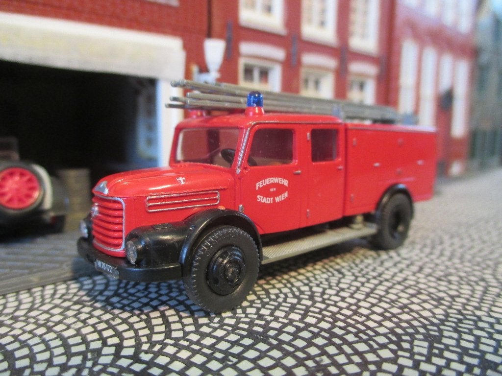 Steyr -Daimler-Puch 1680 TLF 1500 Roco brandweer Stadt Graz, Ophalen of Verzenden, Gebruikt, Bus of Vrachtwagen, Roco