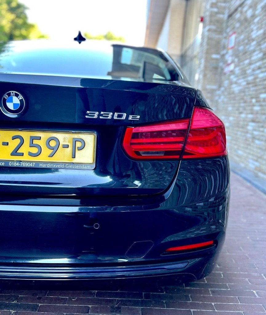 BMW 3-Serie 330e Iperformance 252pk AUT2016 Blauw Nieuwstaat, Auto's, 1998 cc, Euro 6, Zwart, Blauw