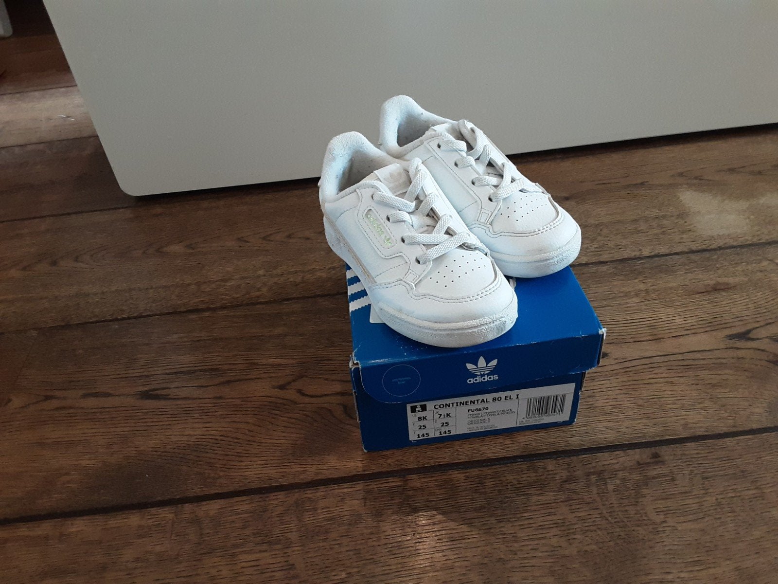 Adidas gympen wit  maat 25 met glim randje, Ophalen of Verzenden, Jongetje of Meisje, Schoentjes