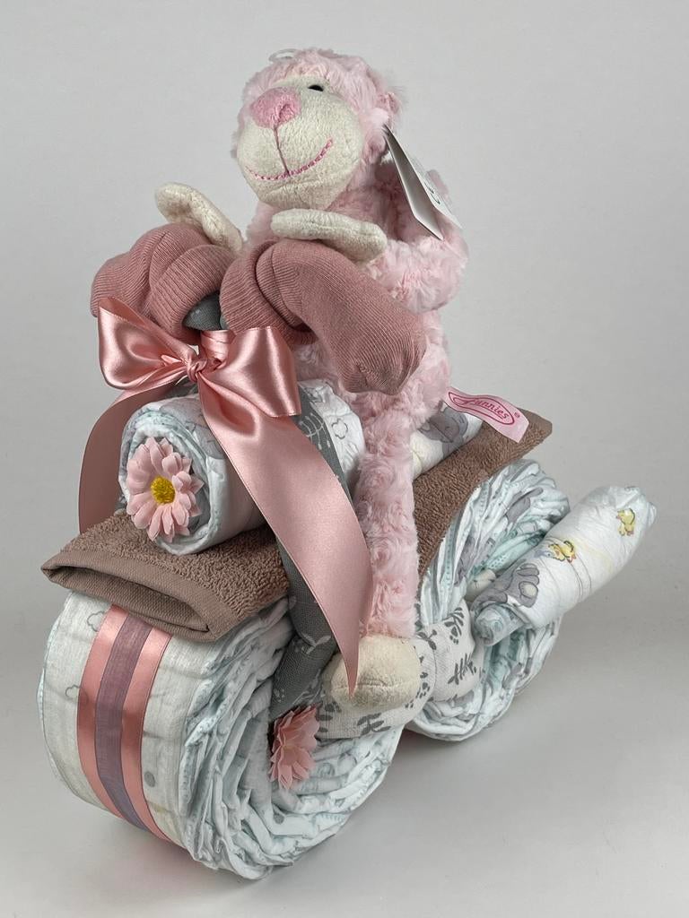 Luiertaart motor luiermotor meisje aap roze, Ophalen of Verzenden, Nieuw, Kraamcadeau