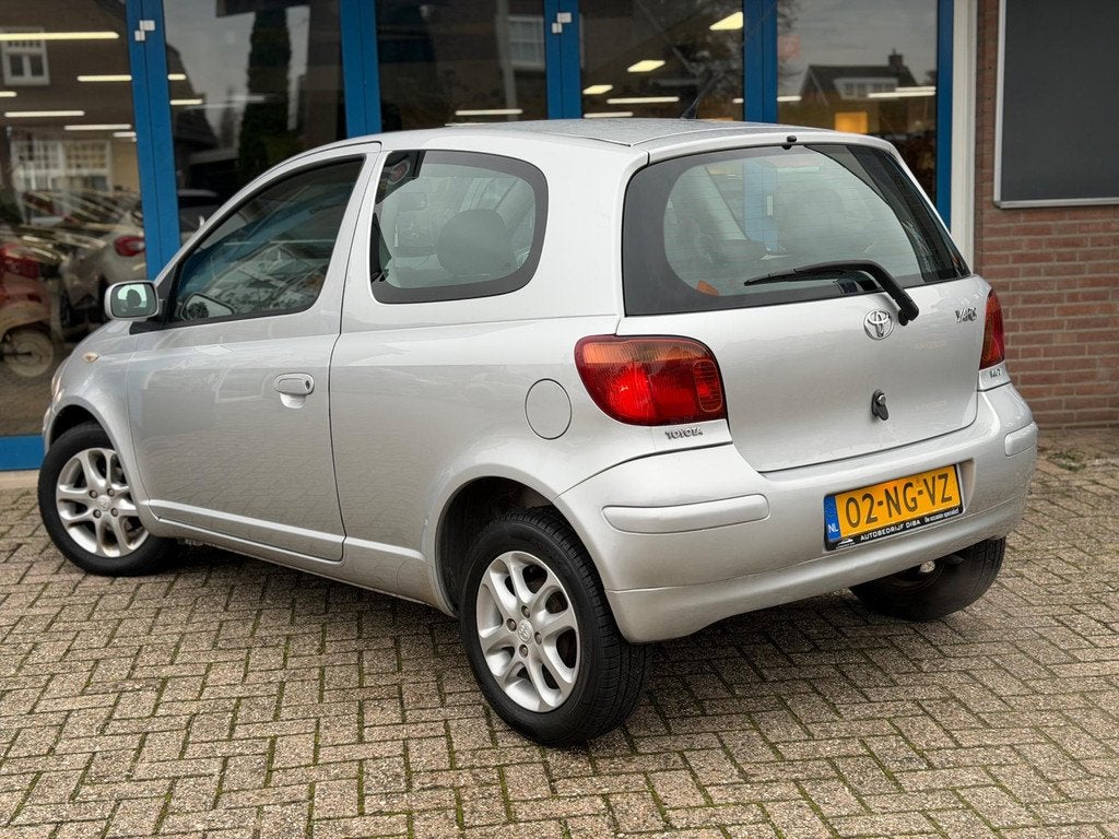 Toyota Yaris 1.3 VVT-i Sol 2003 Grijs AUT AIRCO NAP NAP, Auto's, Toyota, Stof, Gebruikt, 4 cilinders, 400 kg