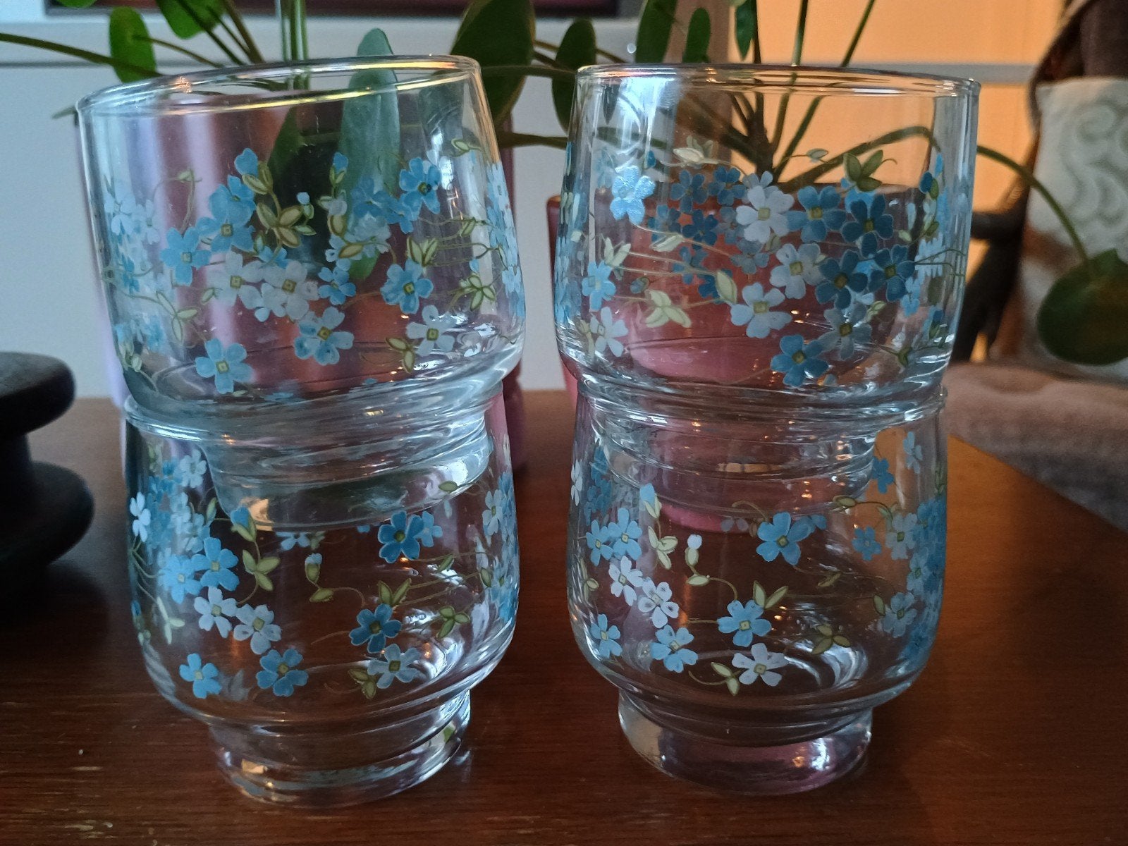 Set van 5 Arcopal glaasjes met blauwe bloemetjes., Ophalen