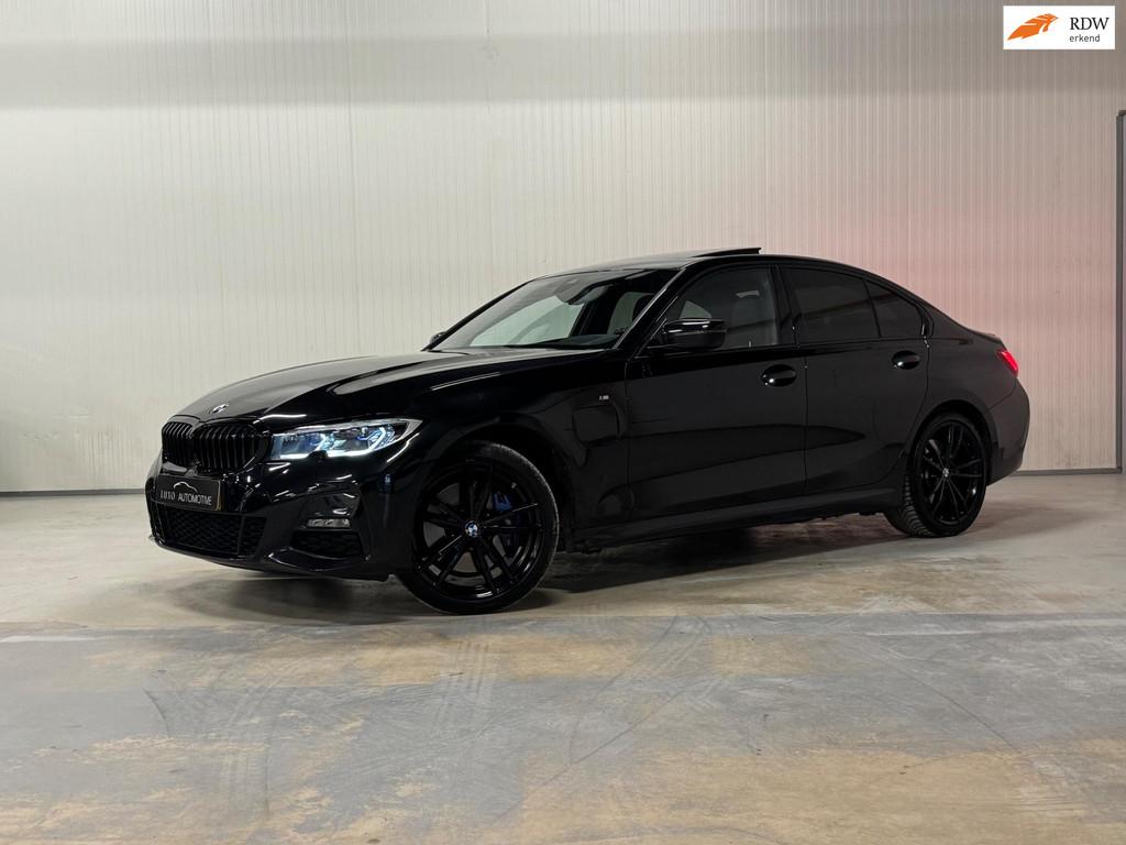 BMW 3-serie 330e eDrive Edition | M-SPORT | SCHUIF/KANTEL |, Auto's, 1998 cc, Achterwielaandrijving, Gebruikt, Zwart