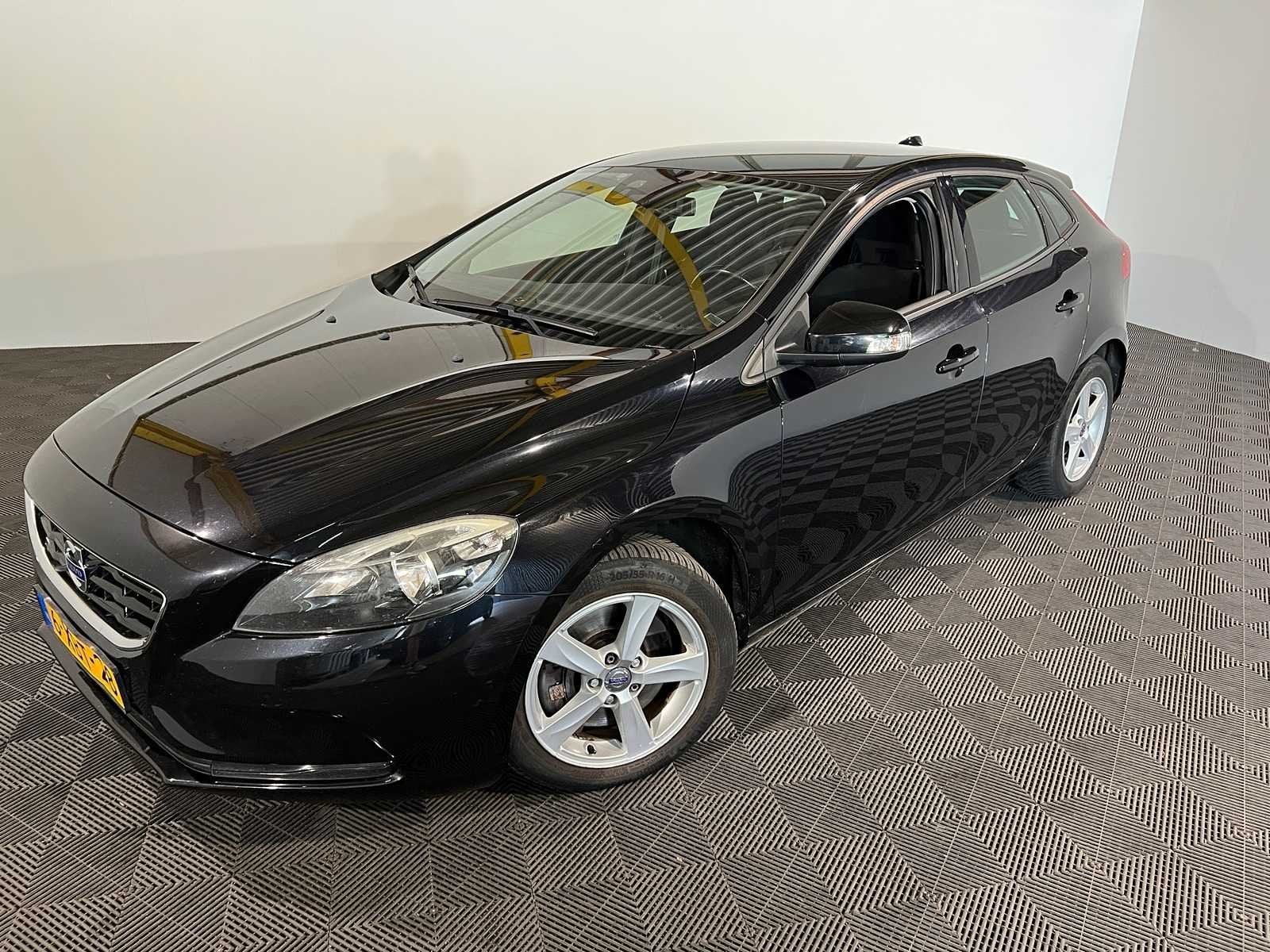 Volvo V40 2.0 D4 Momentum Bns, 6-XBT-28, Auto's, Volvo, Voorwielaandrijving, Euro 5, Gebruikt, Zwart