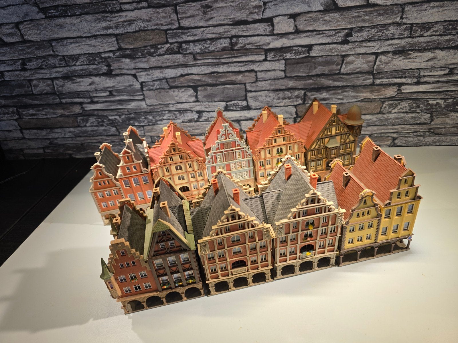 9 historische gebouwen huizen N spoor modeltrein 1:160, Hobby en Vrije tijd, Modeltreinen | N-Spoor, Overige merken, Gebruikt