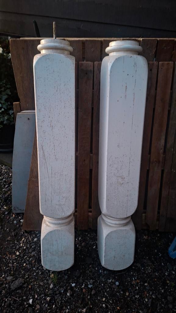 Twee massieve eiken balusters, Ophalen, Gebruikt