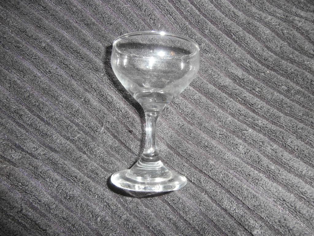 Antiek glas op voet 1 stuk likeurglas borrelglas, Antiek en Kunst, Ophalen of Verzenden