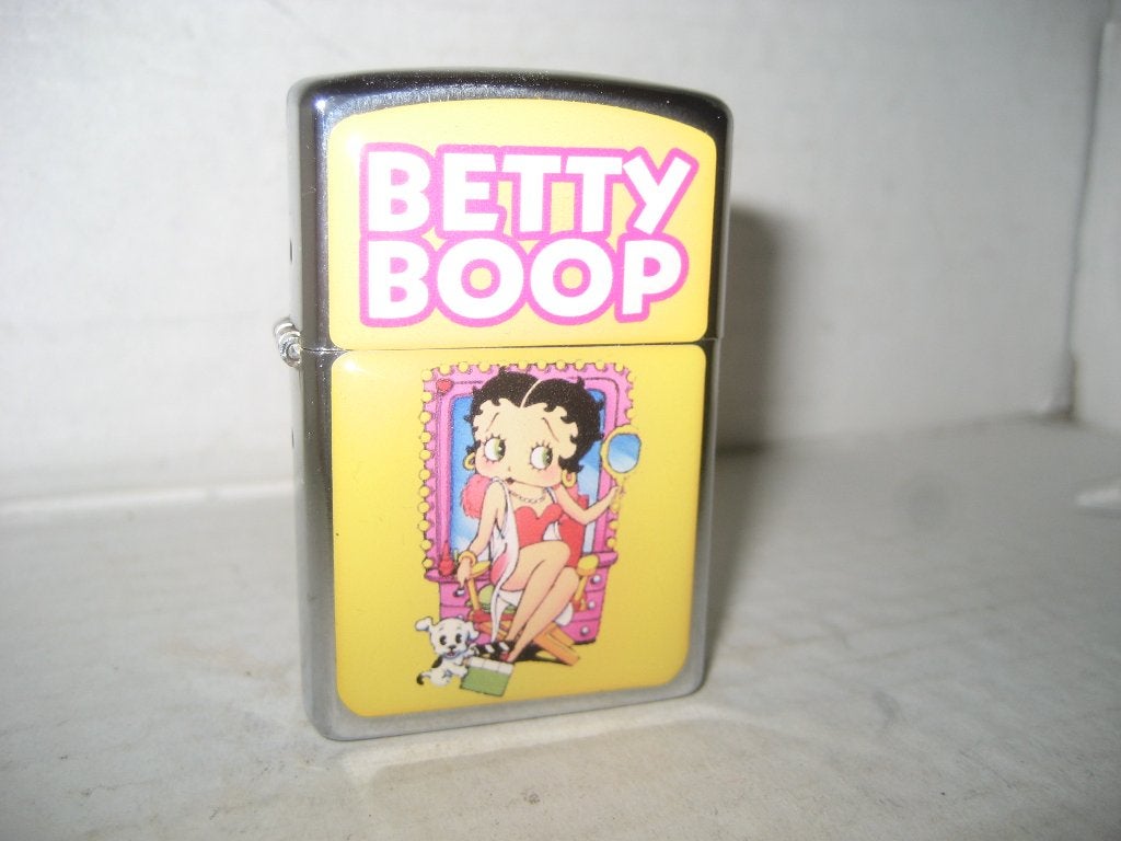 Imitatie open klap benzine aansteker "Betty Boop1"   (zbb1), Ophalen of Verzenden, Zo goed als nieuw, Aansteker