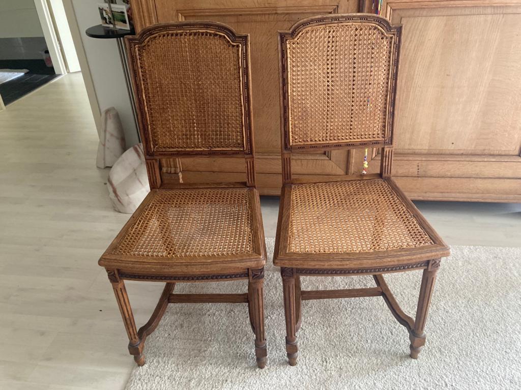 Te koop 2 eiken stoelen met biezen zitting, Ophalen