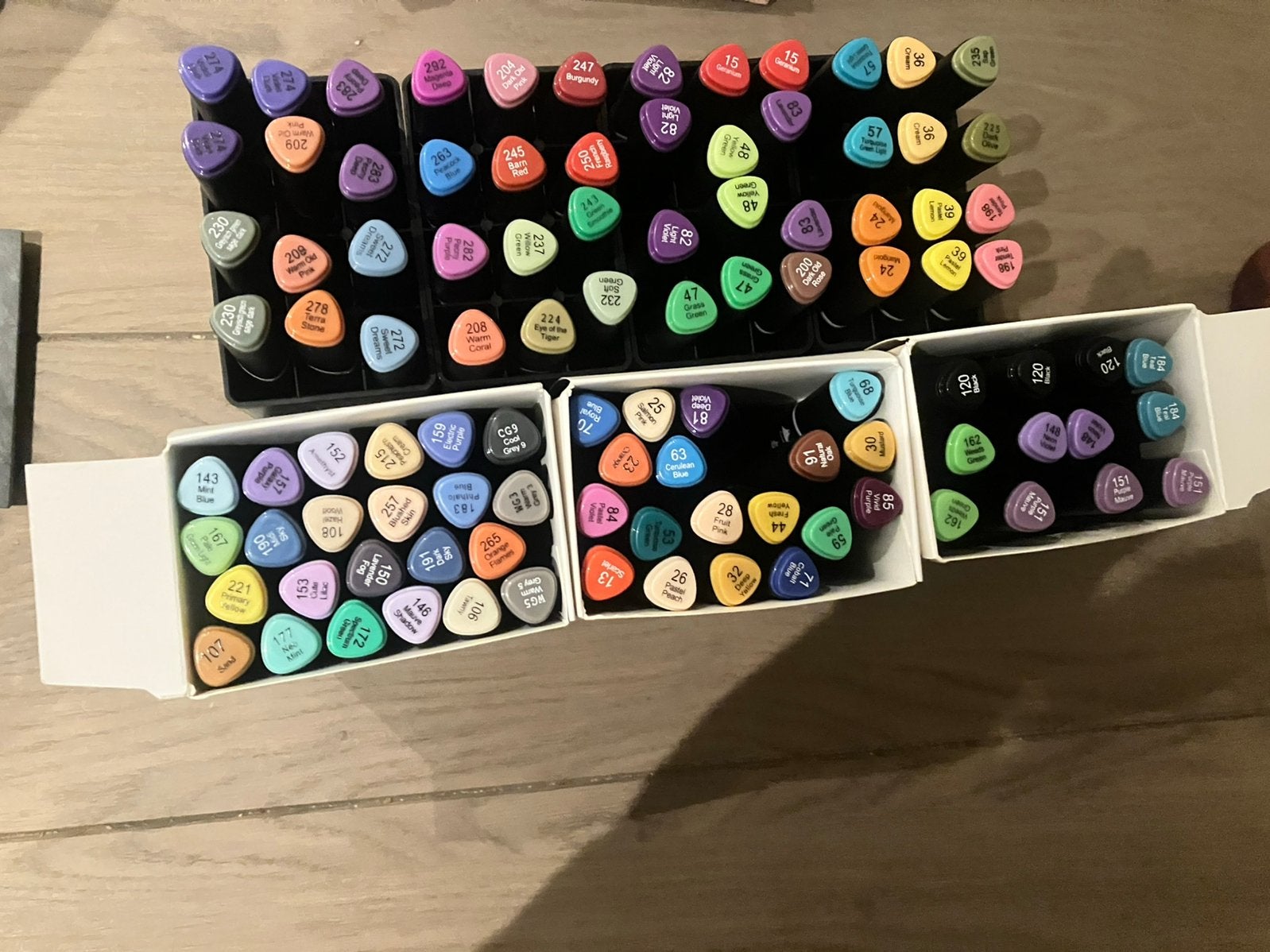 101 Decotime alcohol markers, Hobby en Vrije tijd, Ophalen of Verzenden, Zo goed als nieuw, Potlood of Stift