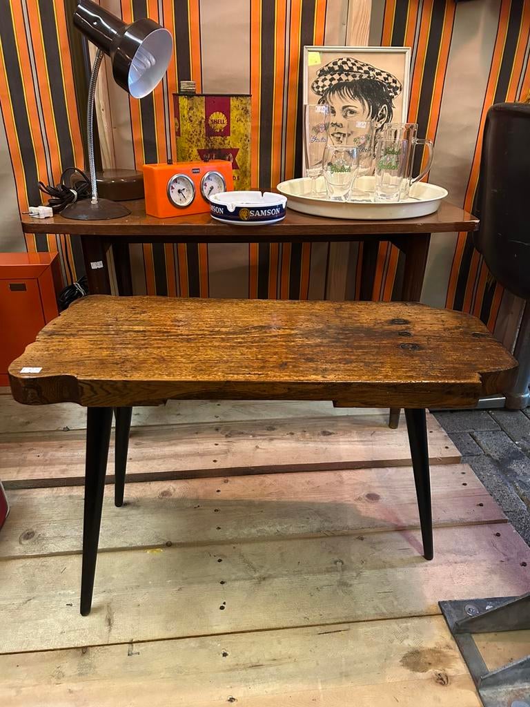 Vintage side table/ bijzettagel, schuine poten, bruin, hout, Vintage, ?, Zo goed als nieuw, ?