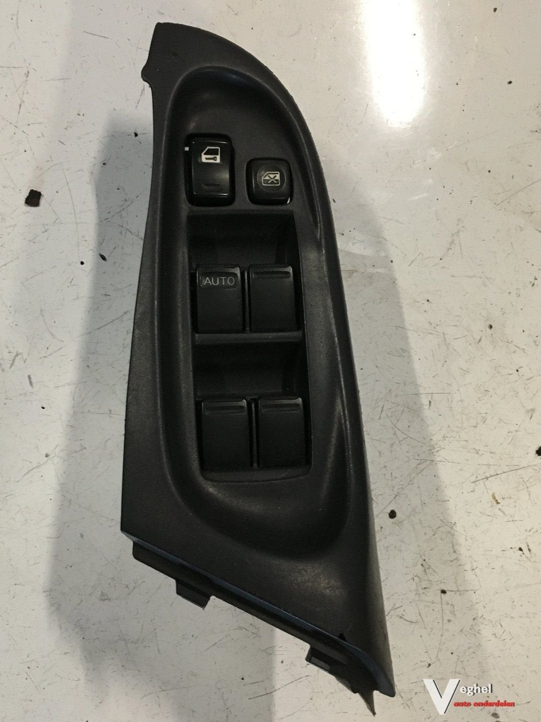 Nissan ALmera 2001  Elektr Raamschakelaars