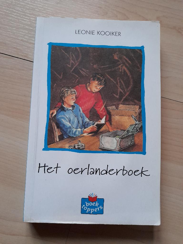 HET OERLANDERBOEK   Leonie Kooiker, Ophalen of Verzenden, Gelezen