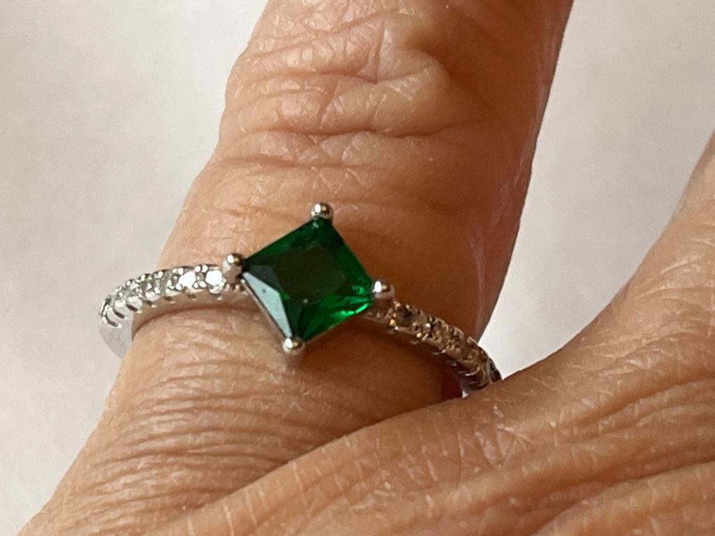Zilveren ring met smaragdgroene  zirkonia, Verzenden, Met edelsteen, Dame, Groen