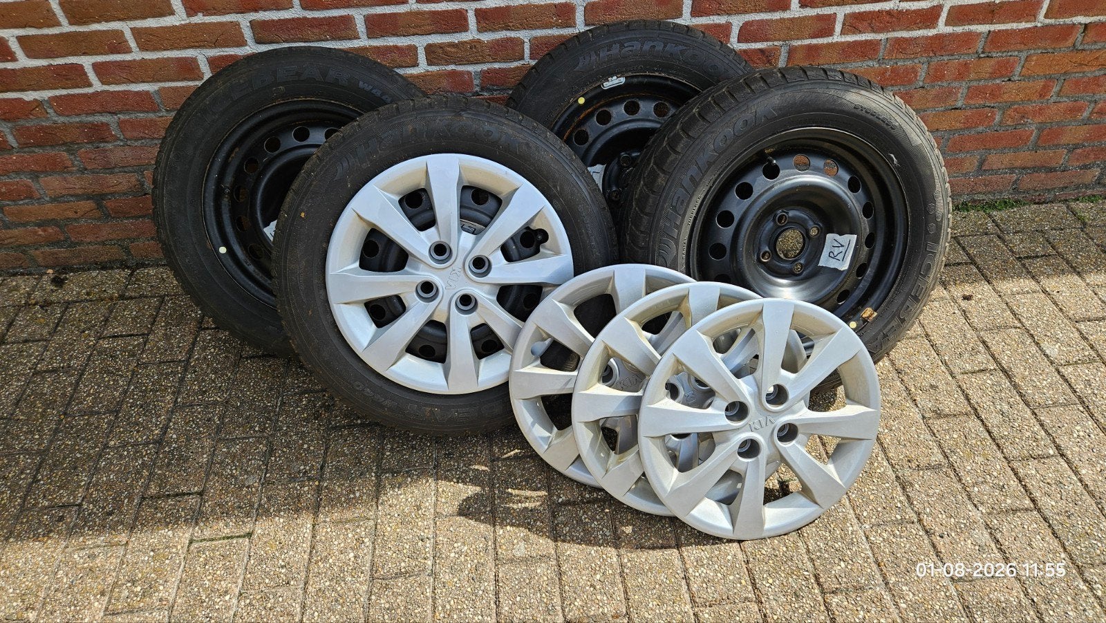 Winterbanden Kia Rio UB 2011-2017 met wieldoppen, Auto diversen, Wieldoppen, Ophalen, Gebruikt