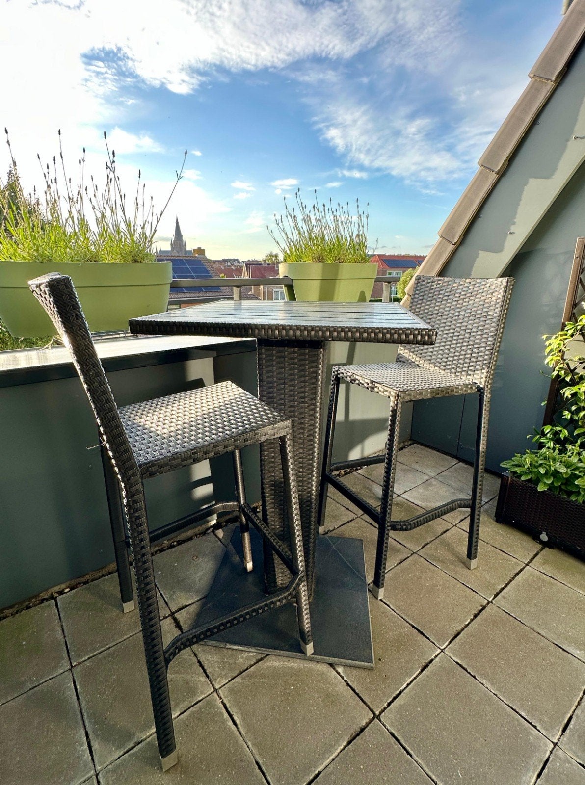 Hoge tuinset: tafel met 2 Krukken voor tuin, terras, balkon, Gebruikt, Met voetsteun, Ophalen of Verzenden, 90 cm of meer