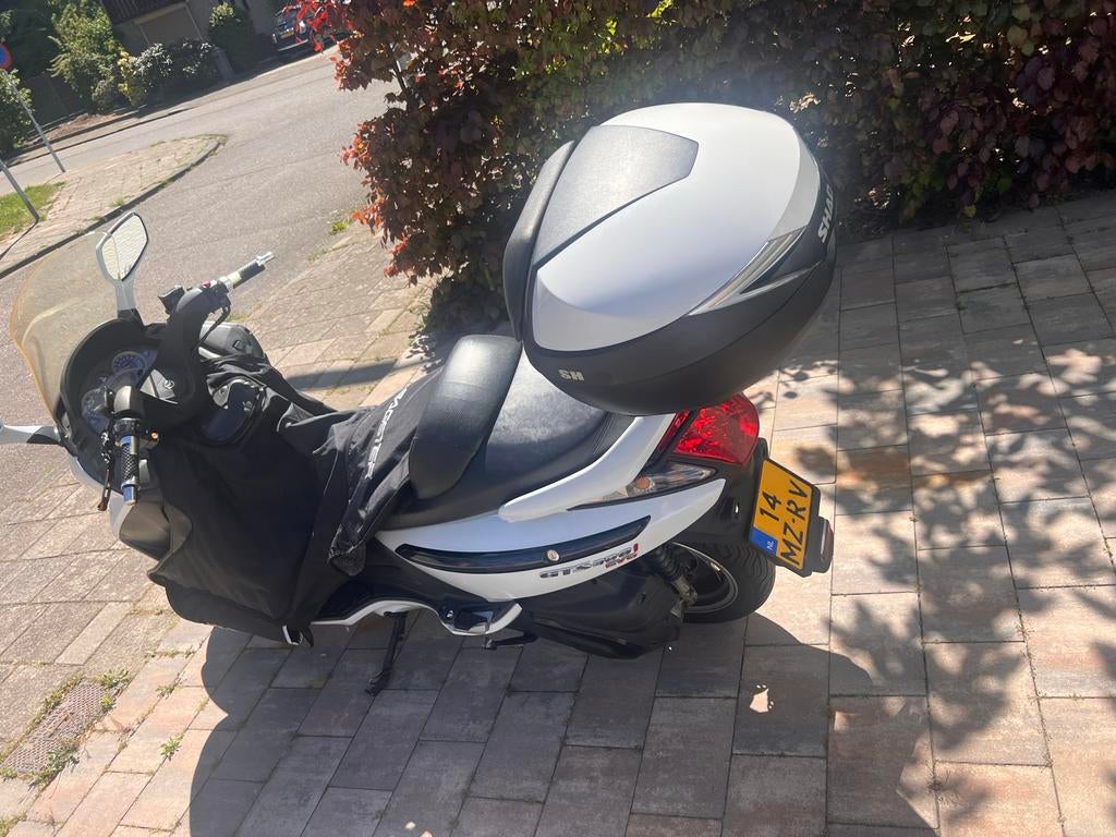 Sym GTS 300i Evo motorscooter met topkoffer, Gebruikt, Overige modellen, Maximaal 45 km/u, Ophalen of Verzenden
