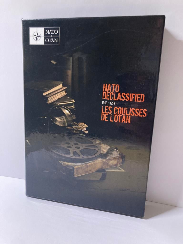 NATO Declassified 1949 – 1959, 2009 / 4xDVD /NAVO publicatie, Cd's en Dvd's, Alle leeftijden, Ophalen of Verzenden, Zo goed als nieuw
