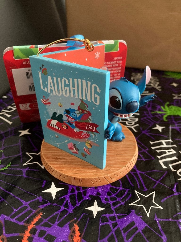 Nieuw disney ornament - Stitch kerstboek, Ophalen of Verzenden, Overige figuren, Nieuw, Beeldje of Figuurtje