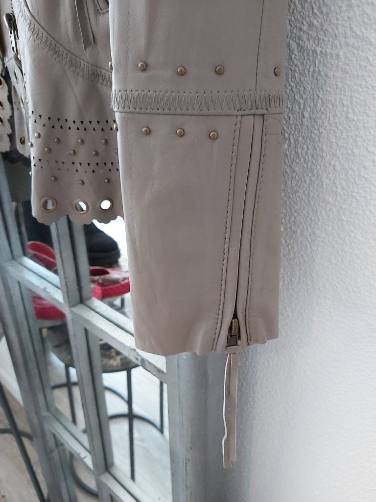 Taupe grijs lams leren zachte jas brons studs maat 38 40, Kleding | Dames, Verzenden, Zo goed als nieuw, Maat 38/40 (M), Grijs