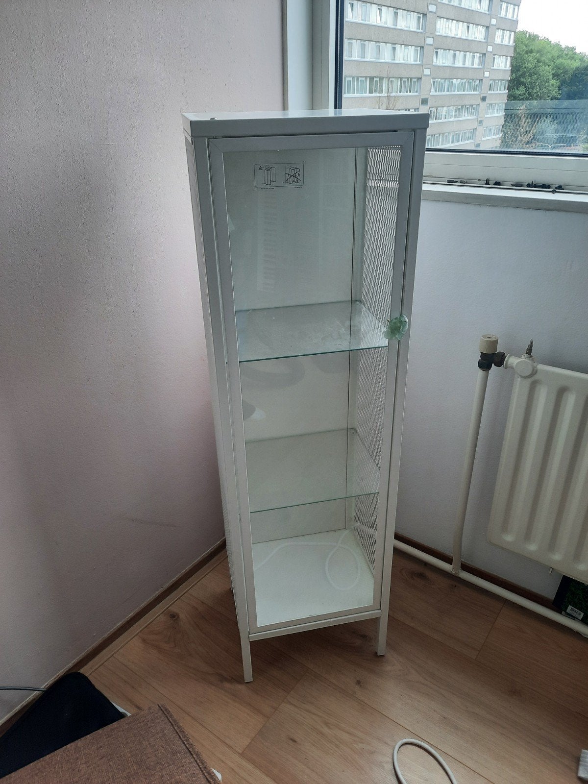 IKEA Detolf Vitrinekast - Wit, Zo goed als nieuw, Ophalen, Met plank(en), 100 tot 150 cm, 50 tot 100 cm