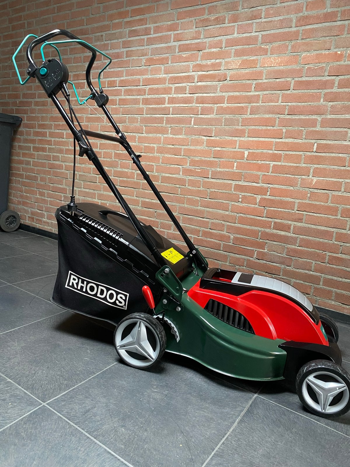 Rhodus EM 460SE Zelfrijdende Grasmaaier met Aandrijving, Ophalen, Cirkelmaaier, Gebruikt, Elektrische grasmaaier