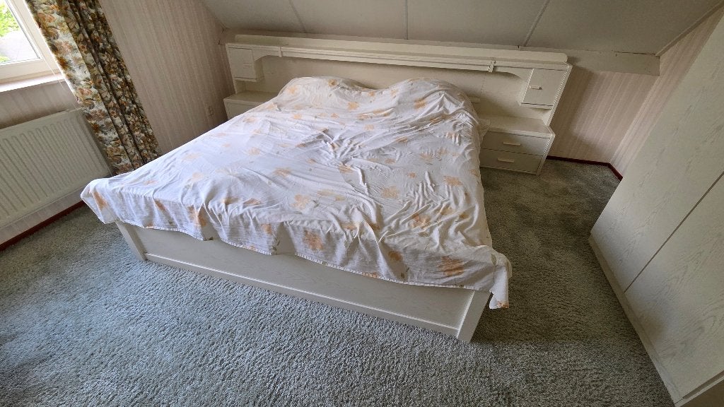 Tweepersoonsbed met ombouw en bijpassende kast, Ophalen, Gebruikt, Tweepersoons, 200 cm