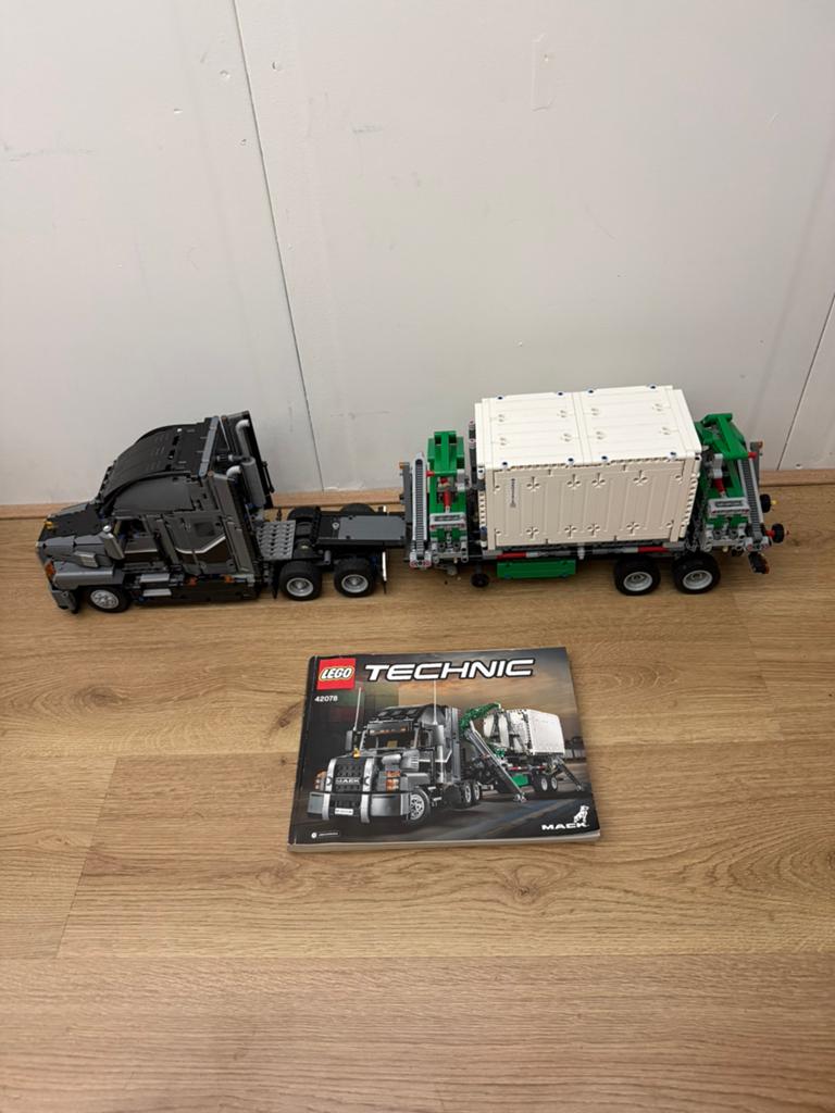 lego technic 42078 mack anthem, Kinderen en Baby's, Speelgoed | Duplo en Lego, Ophalen, Zo goed als nieuw