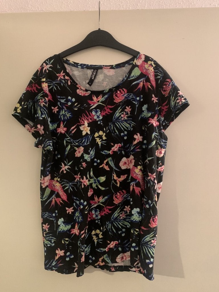 Meerkleurige T-shirt van de Takko. Maat M, Kleding | Dames, Maat 38/40 (M), Meerkleurig, Ophalen of Verzenden, Zo goed als nieuw