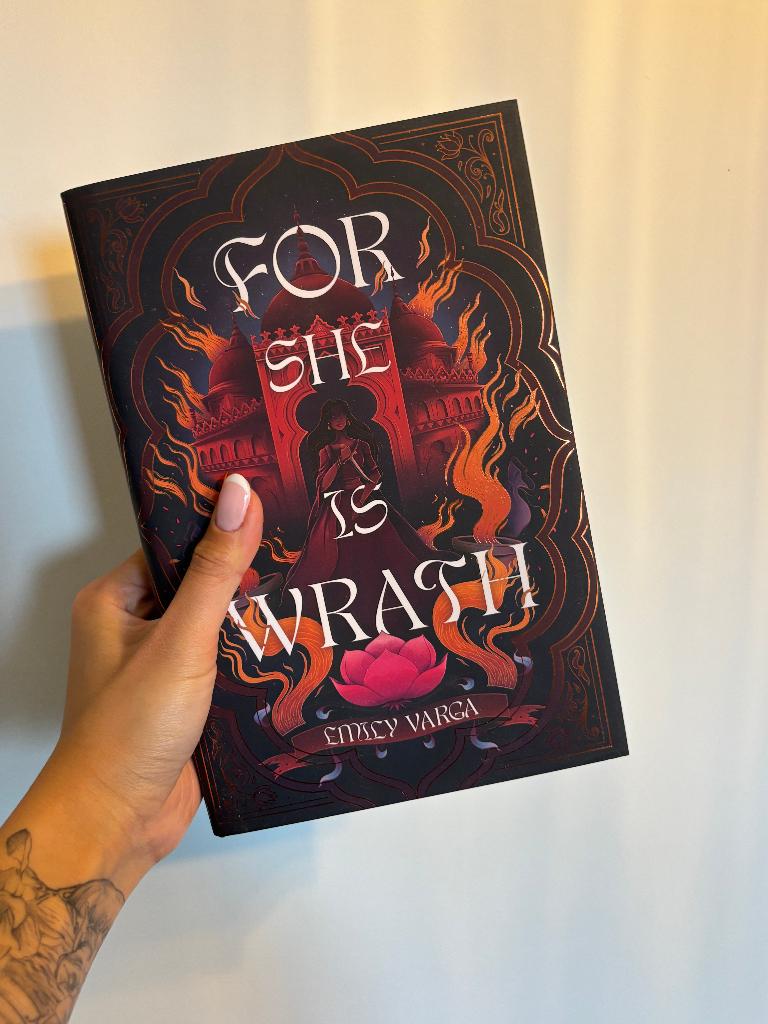 Fairyloot edtie For she is a wrath van Emily Varga, Ophalen, Nieuw, Emily Varga