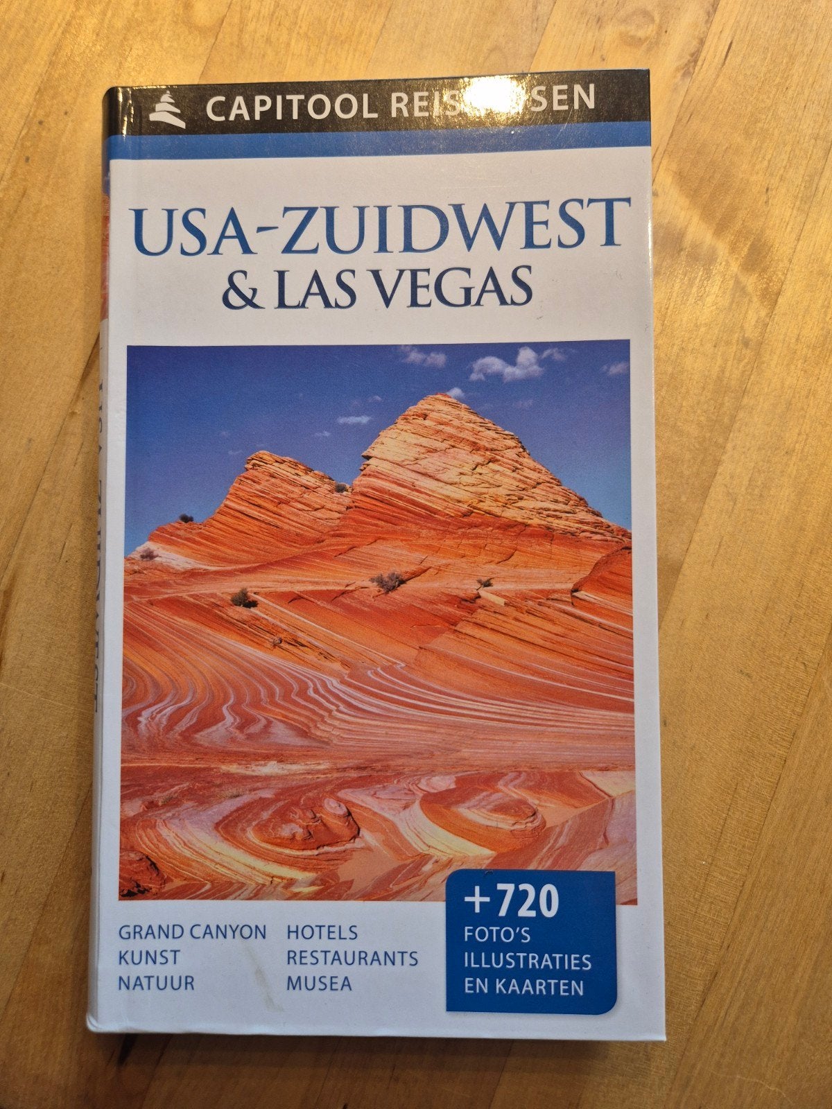 Michelle de Larrabeiti - USA Zuid-West & Las Vegas, Capitool, Ophalen of Verzenden, Zo goed als nieuw, Reisgids of -boek