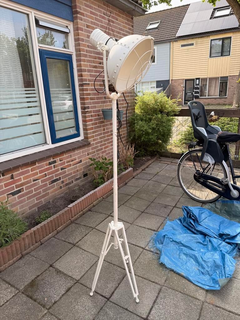 Grote witte vloerlamp / studiolamp op statief, Ophalen of Verzenden, Zo goed als nieuw
