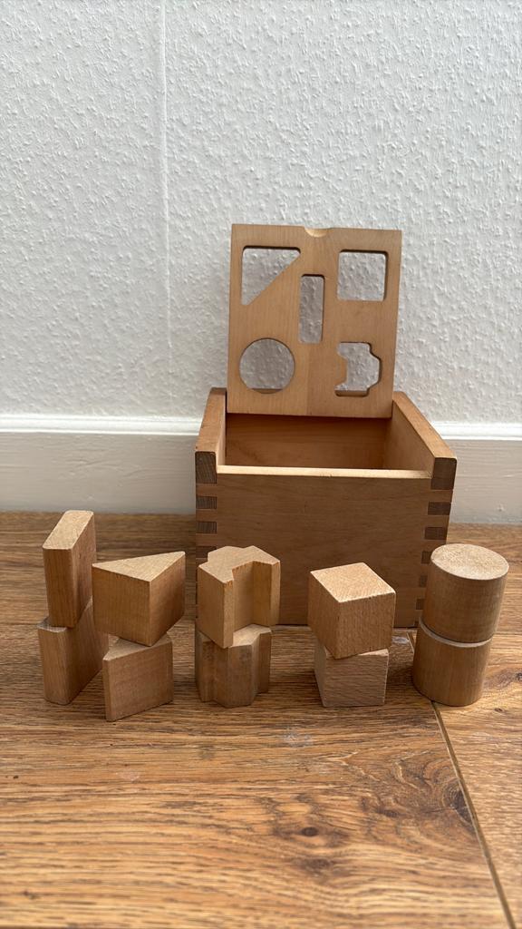 Vintage vormenstoof compleet hout blokken jukka, Kinderen en Baby's, Speelgoed | Houten speelgoed, Ophalen of Verzenden, Zo goed als nieuw