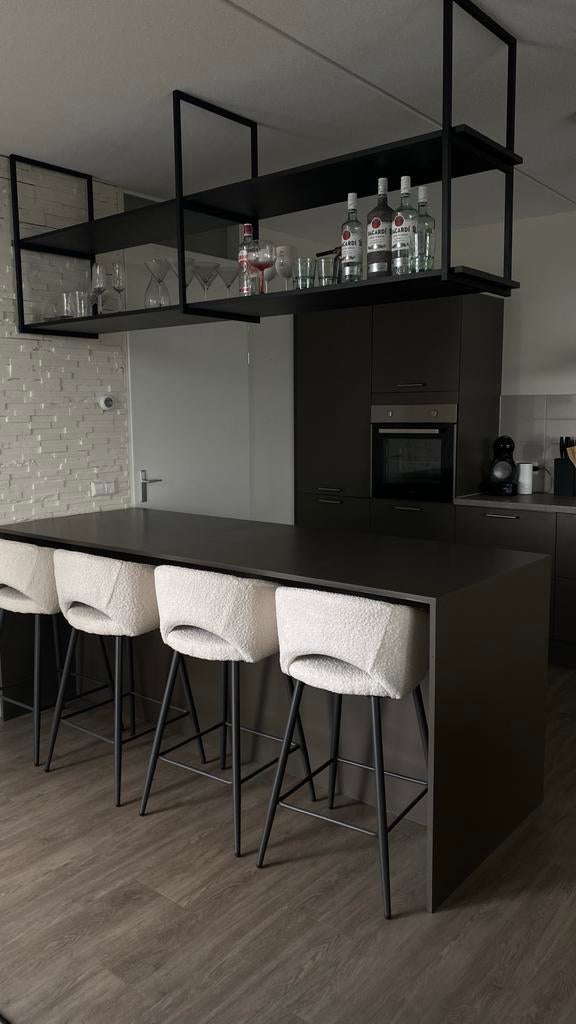 Set van 4 Witte Bouclé Barstoelen, Huis en Inrichting, Ophalen, Zo goed als nieuw