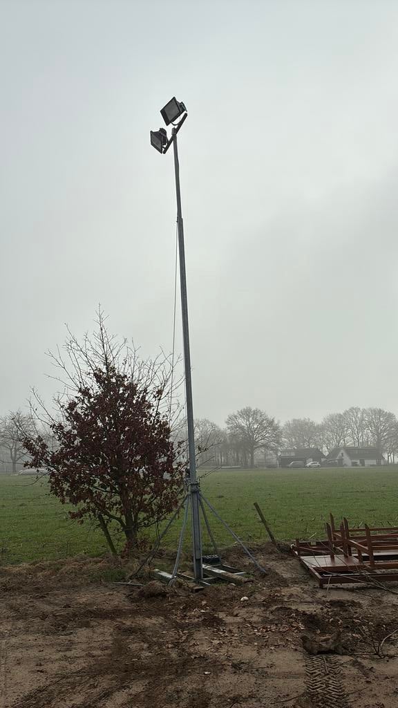 Lichtmast uitschuifbaar, Ophalen of Verzenden, Zo goed als nieuw, Antenne