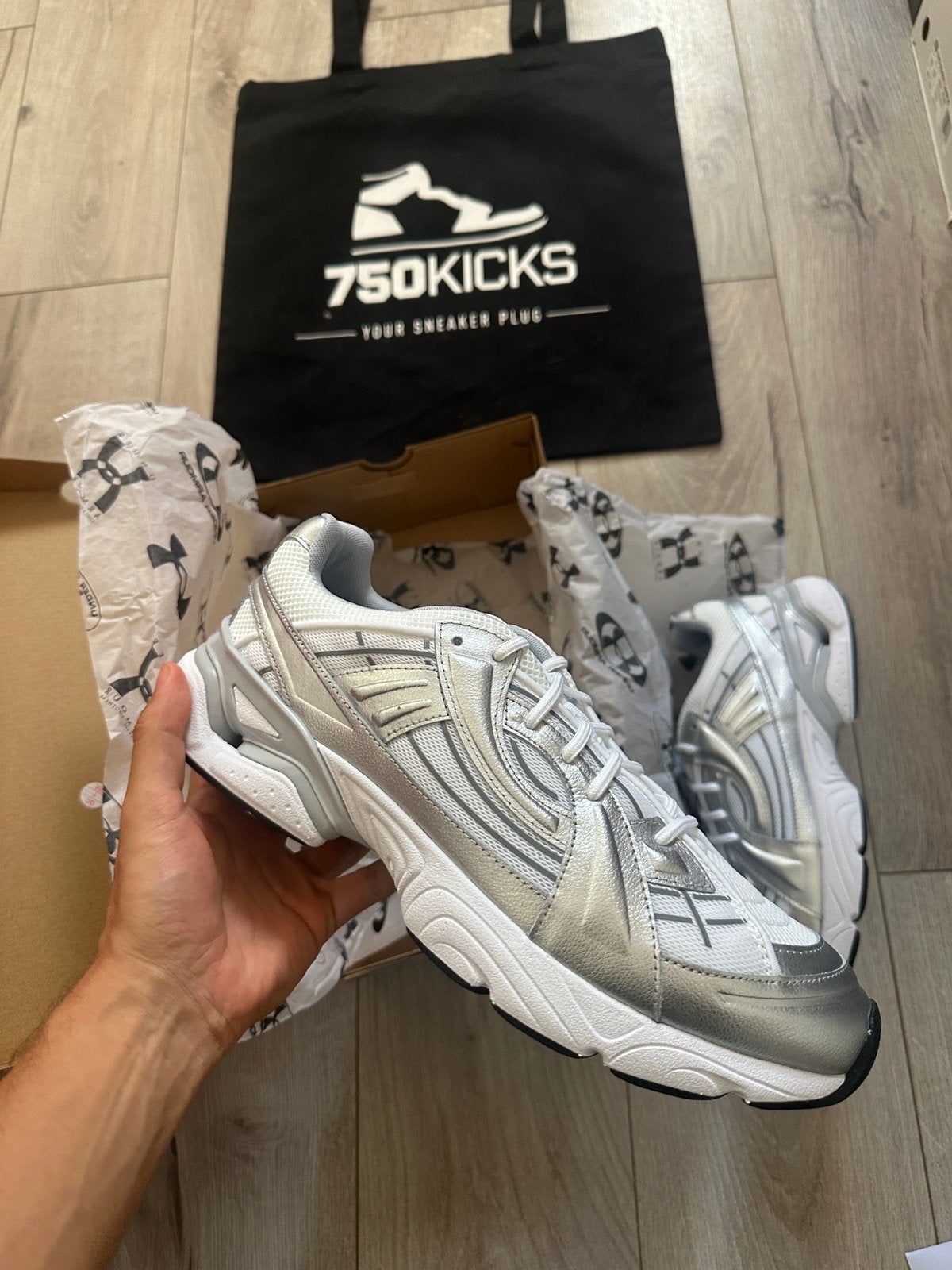 Under Armour UA Sola White Metallic Silver Maat EU46, Overige kleuren, Nieuw, Ophalen of Verzenden, Sneakers of Gympen