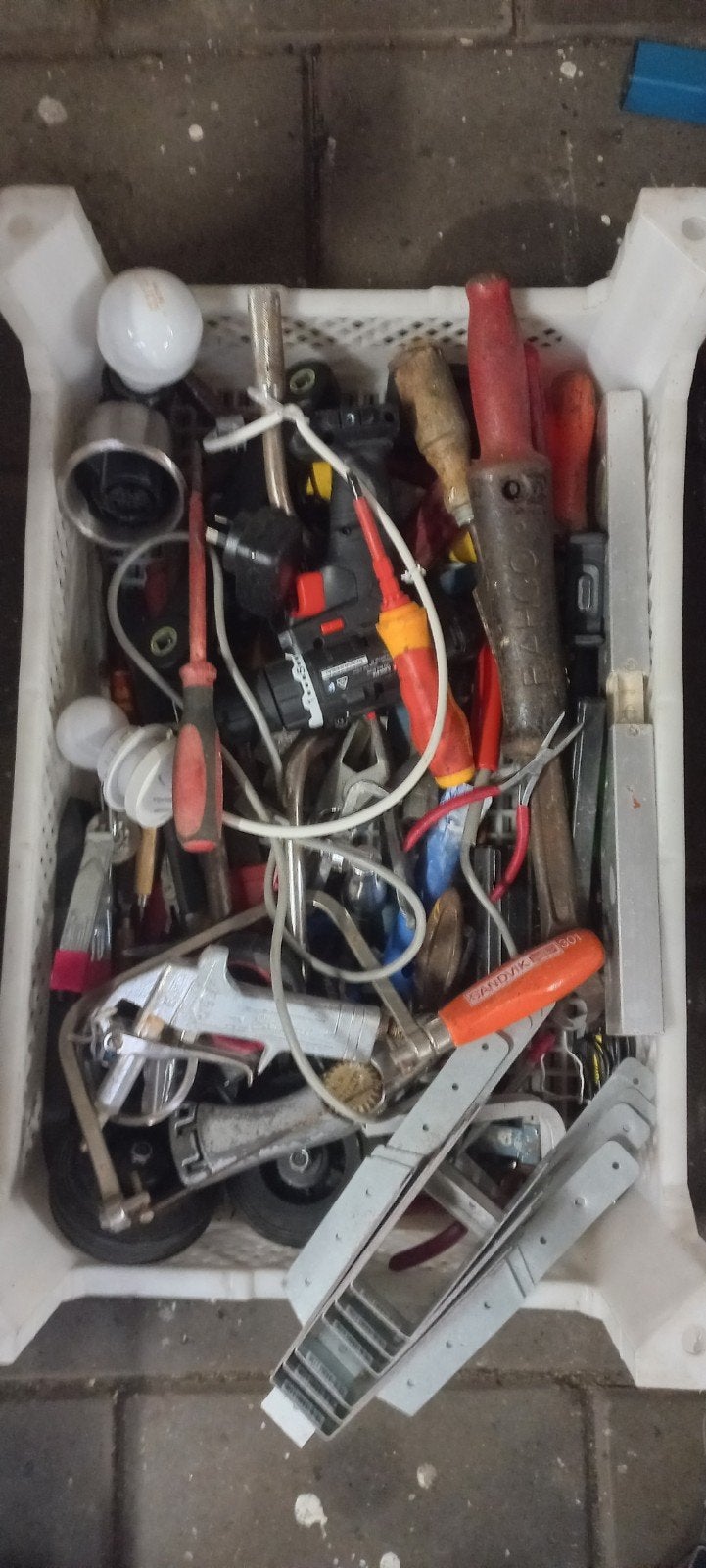 Gereedschap handgereedschap krat vol, Ophalen