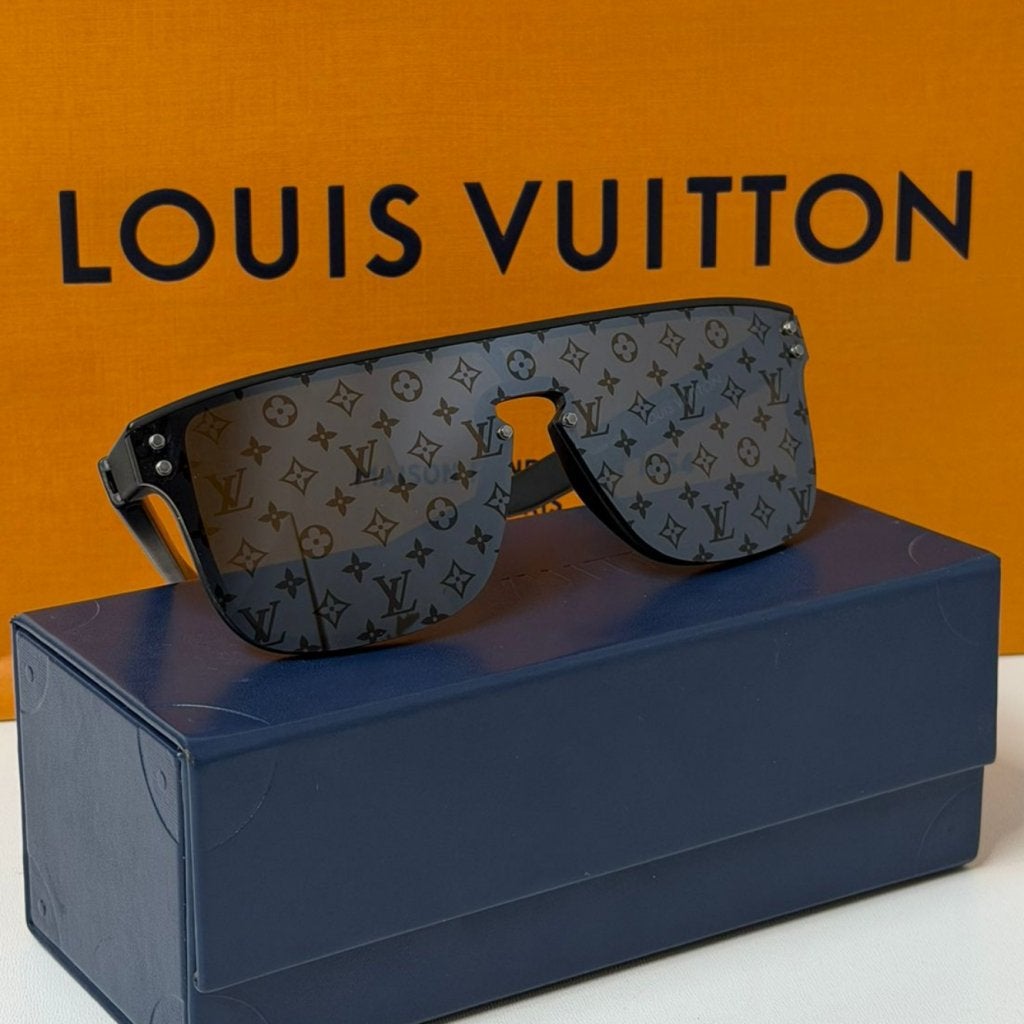 Louis Vuiton Z1082W Waimea Compleet | Nette Staat, Louis Vuitton, Zo goed als nieuw, Support@louisvuitton.com, 2 Rue du Pont Neuf
75001 Paris
France
