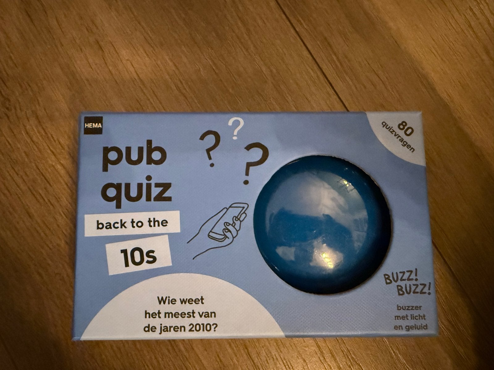Hema Pub Quiz Back to the 10s met Buzzer, Drie of vier spelers, Ophalen of Verzenden, Zo goed als nieuw