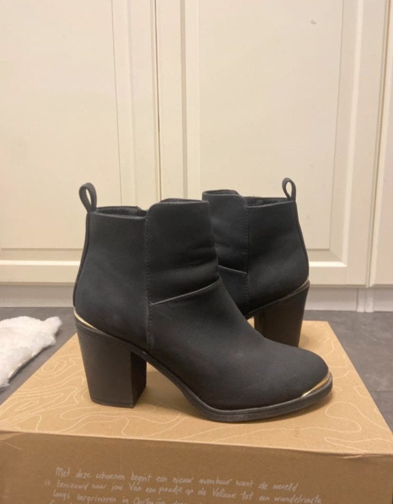 Zwarte H&M enkellaarsjes met goud detail – Maat 39, Ophalen, H&M, Schoenen met lage hakken, Zwart