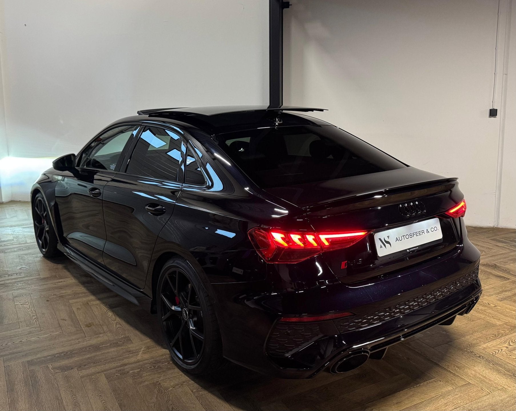 Audi RS3 Limousine 2.5 TFSI RS 3 quattro HULK CERAMIC PANO V, Auto's, Audi, Automaat, Dealer onderhouden, Gebruikt, Zwart