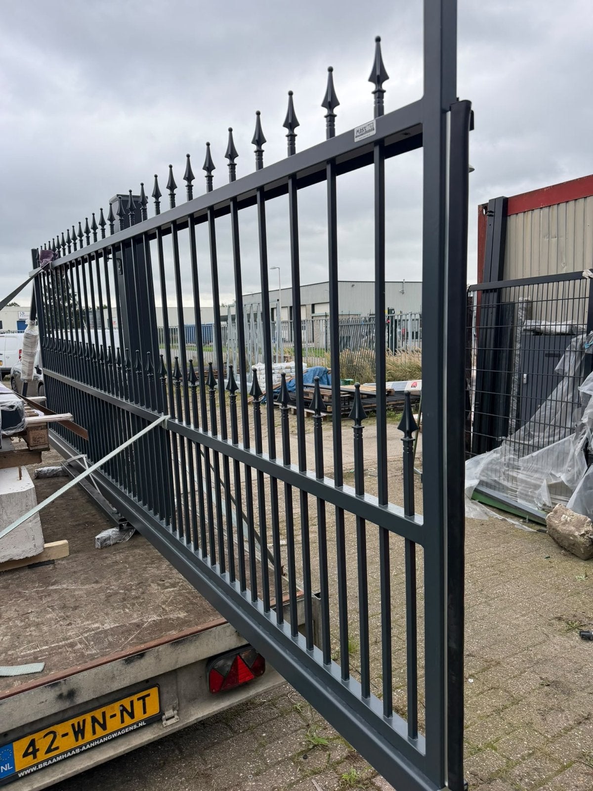 Schuifpoort 1500x4100 met motor, Tuin en Terras, Ophalen, Met poort, Gebruikt, Spijlenhekwerk