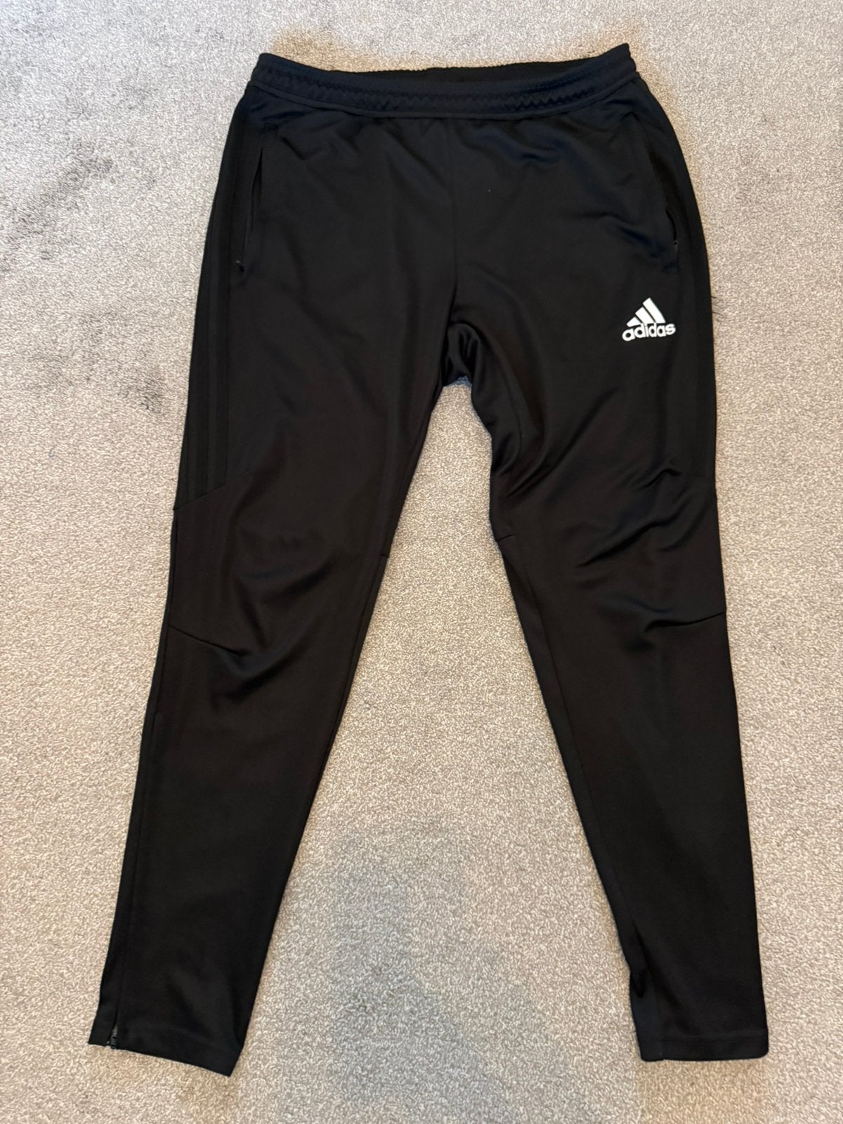Adidas Tiro trainingsbroek maat L, Kleding | Dames, Sportkleding, Zwart, Ophalen of Verzenden, Gedragen, Maat 42/44 (L)