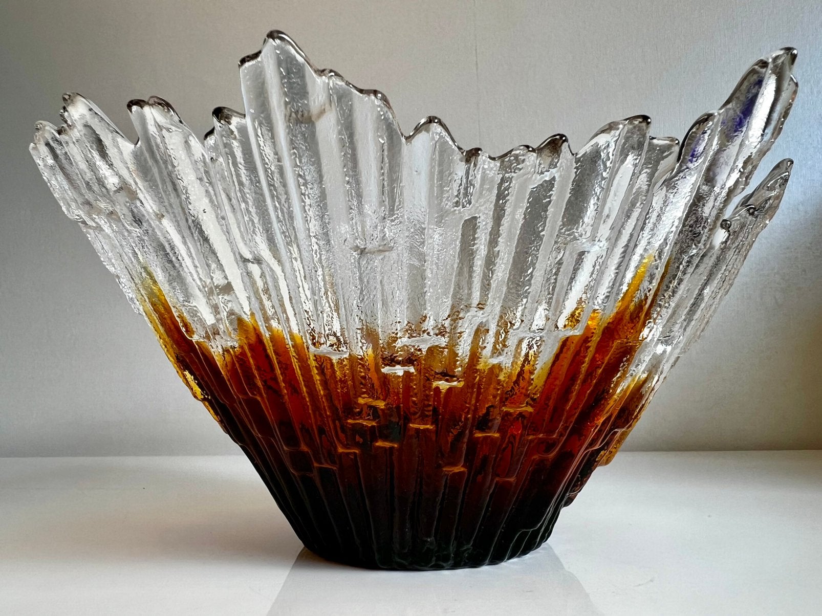 Fins Design ‘Revontulet’ Noorderlicht Schaal Wirkkala Amber, Schaal, Ophalen of Verzenden, Overige vormen, Glas