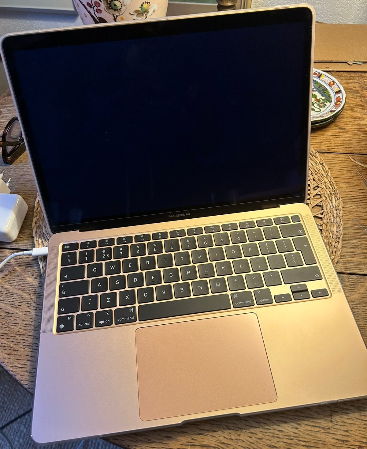 Foto 4 van Nieuwe MacBook Air M1 2020 Rose Gold Batterijconditie 100%