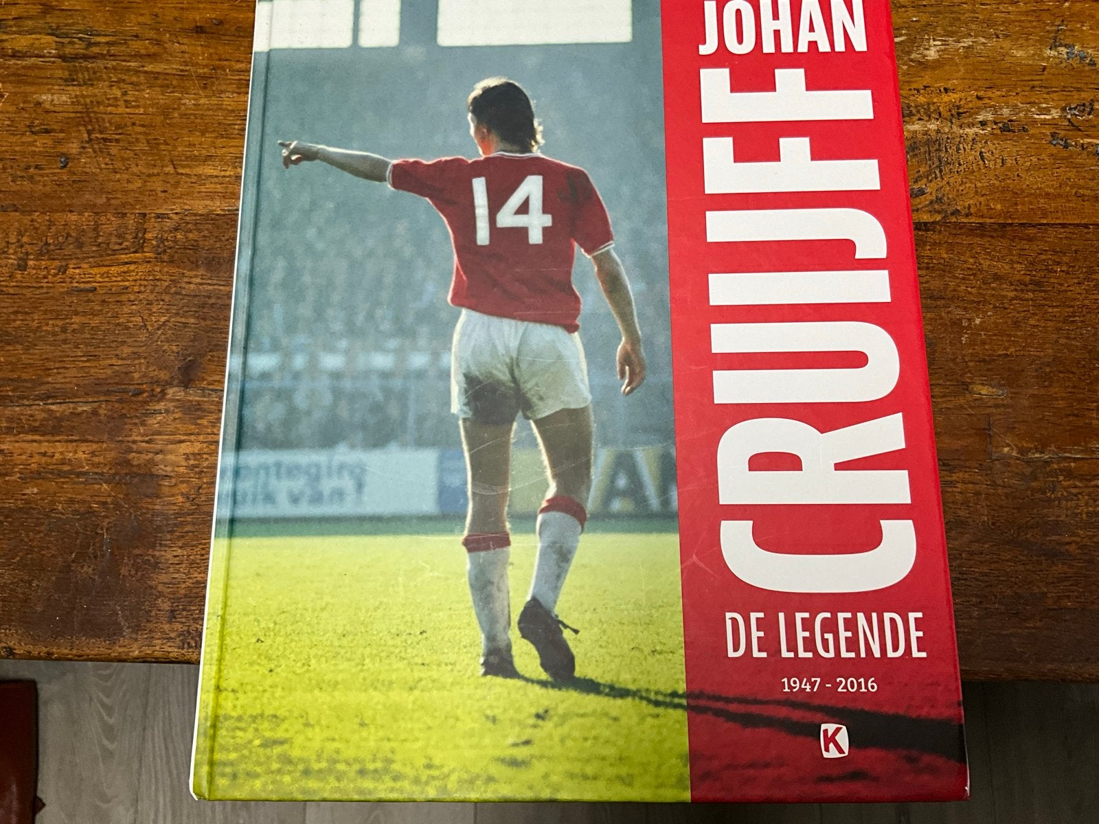 Vakantie  bk. Johan Cruijff: De Legende 1947-2016 - enz.., Ophalen, Zo goed als nieuw, Balsport