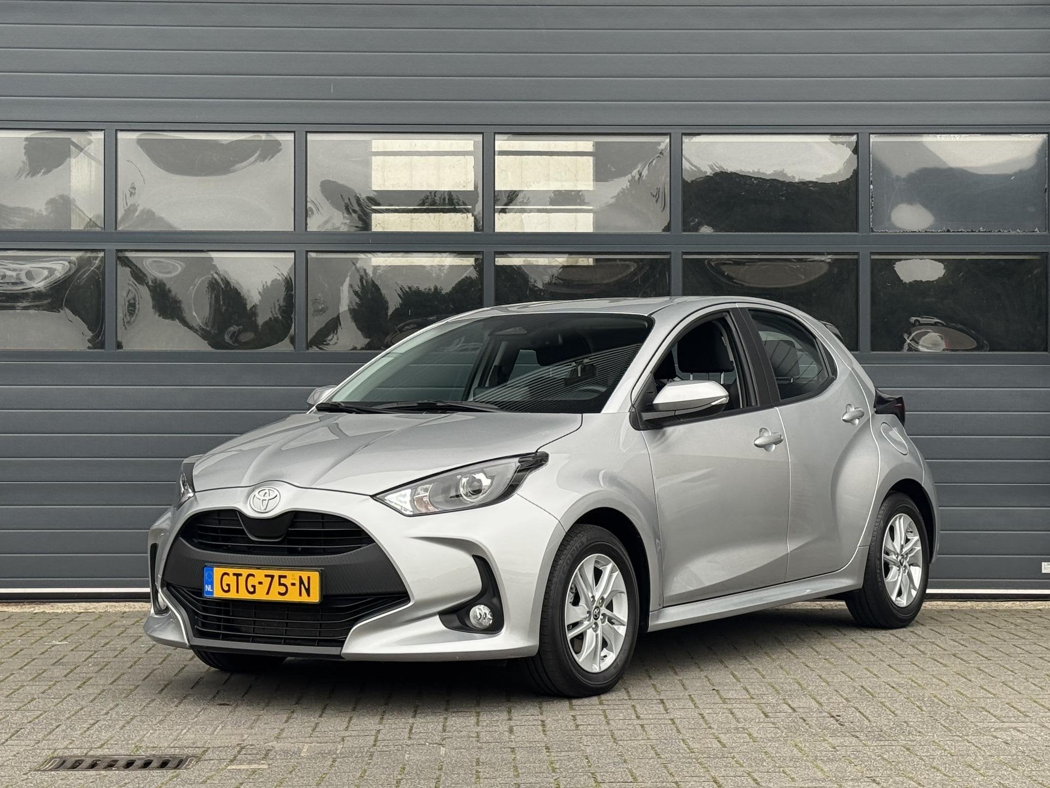 TOYOTA YARIS 1.5 HYBRID 115 ACTIVE I AUTOMAAT I APPLE CARPLA, Auto's, Gebruikt, Met garantie (alle), Bedrijf, Hybride Elektrisch/Benzine